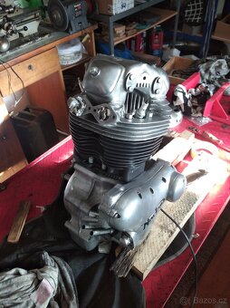 Norton Commando 850 Interstate - 7