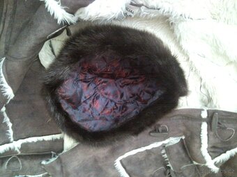 KOŽÍŠEK DÁMSKÝ NENOŠENÝ + KOŽEŠINOVÁ ČEPICE - 7