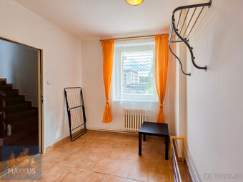 Pronájem prostorného pokoje (30 m2), Praha 8 - Čimice, ul. J - 7