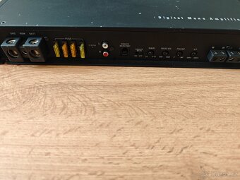 Zesilovač do auta Helix E10 - 7