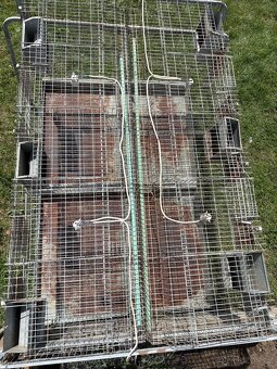 Klec pro králíky, slepice – 8 boxů, niplová napáječka,vyhřív - 7