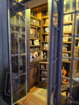 2. Dřevěná dekorace book nook - 7