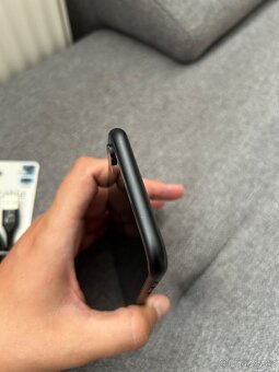 Prodám iPhone XR 64gb (100% kondice baterie) - 7