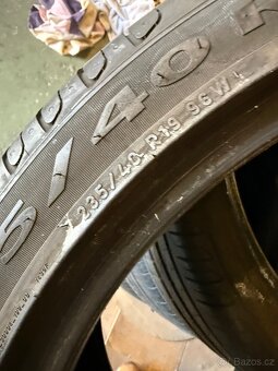 235/40 R19 - 7