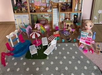 DŘEVĚNÝ DOMEČEK PRO PANENKY KIDKRAFT + příslušenství - 7