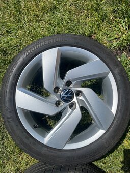 Prodám alu Vw Richmond 5x112 r17 letní pneu 225/45/17 - 7