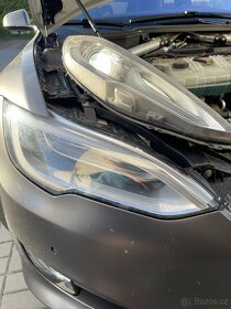 Tesla model S před facelift světlomet pravý - 7
