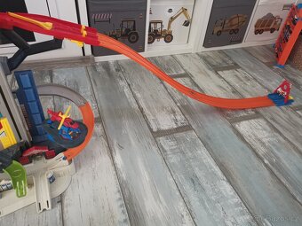 Hotwheels garáž/dráha - 7