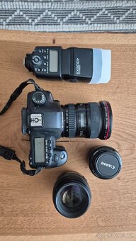 Canon EOS 5D Mark II + Canon 17-40mm/4 + 85mm/1.8 + 50mm/1.8 - 7