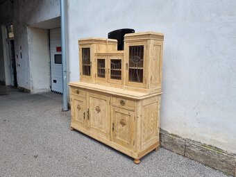 VELICE KRÁSNÁ VELKÁ SMRKOVÁ KREDENC PO RENOVACI - 7