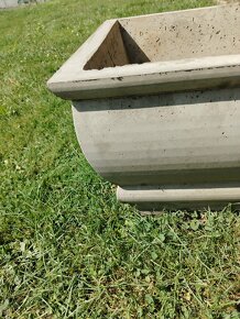 Antický betonový květináč - 7