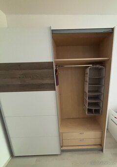 Velká šatní skříň - 7