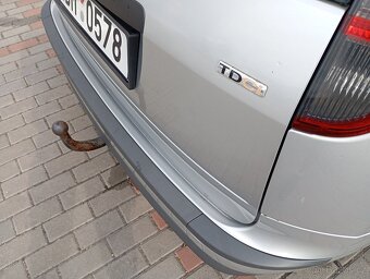 Ford Focus Kombi 1.6 TDCi (66 kW), r. 2005 – klima, tažné - 7