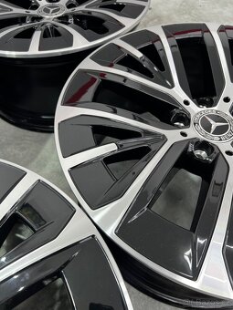 R19 Terrain Mercedes E - 7