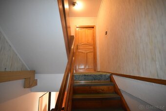 Nabízíme k prodeji prostorný byt 3+1 v rodinném domě v řadov - 7