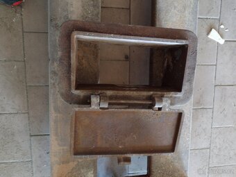 ŽELEZNÁ DVÍŘKA PECE - 7