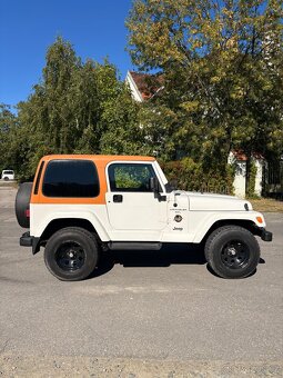 Jeep Wrangler 4.0 L6 manual - 7