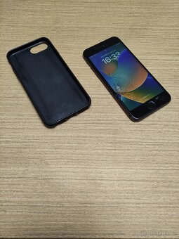 📱 iPhone 8 – 64 GB, funkční, prasklý displej + dárek - 7