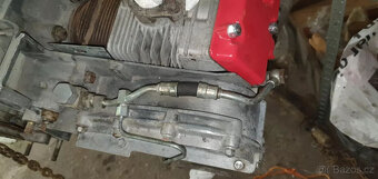 Karburátorový motor Porsche 2.2. Hydraulický napínač řetězu - 7