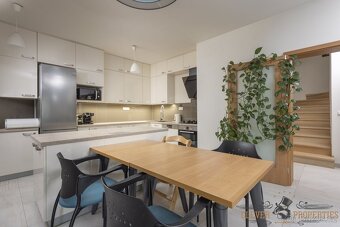 Prodej rodinného domu 260 m2, pozemek 359 m2, ev.č. 00678 - 7