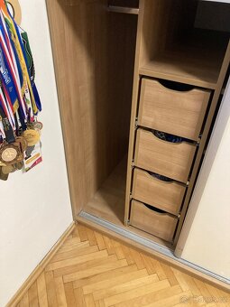 Vyvýšená postel se skříňí - 7