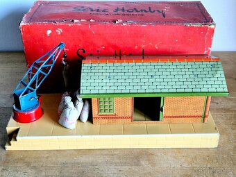 Vláčky - nádražní překladiště s jeřábem, Hornby,  1930 - 7