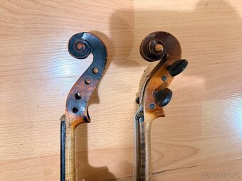 Dvoje staré housle a smyčce - 7