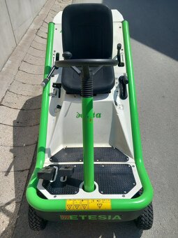 Prodám zahradní traktor Etesia Bahia 14Hp Hydro - 7