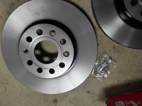Přední a zadní kotouče VW Passat B8 - 7