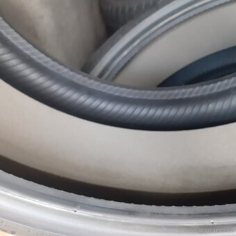 235/40/19 Hankook 2ks 7mm letni na Tesla ID - 7