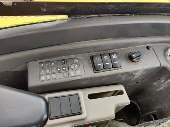 Mini pásový bagr Volvo ECR50D - 7