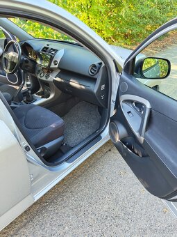 Toyota RAV4 2.2 D-CAT, 4x4, 3. Maj, 2x Pneu, Výhřev - 7
