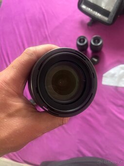 Nikon D40 + 3 objektivy + příslušenství - 7