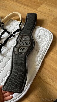 Úklid sedlovny - helma, podbřišník , bandáže, podsedlovka - 7