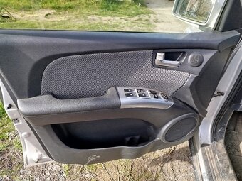 Kia SPORTAGE 4x42.0 benzín 104kw 2009 - náhradní díly z vozu - 7