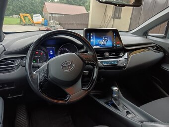 Toyota C-HR hybrid - 7