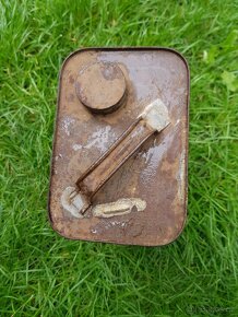 Staré kanystry od motorového oleje Trysk - 7