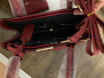 černá kabelka + kapsička NOVÉ, červená bordó - 7