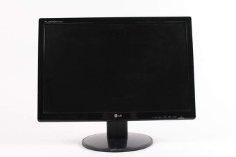 Prodám starší HW, 2 x PC + LCD monitor + notebook - 7