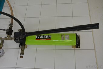 Tlaková pumpa - Ruční hydraulické čerpadlo LARZEP - 7