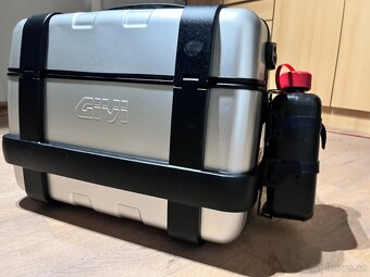 2x boční kufr GIVI TREKKER 46 litru + Kanystr - 7