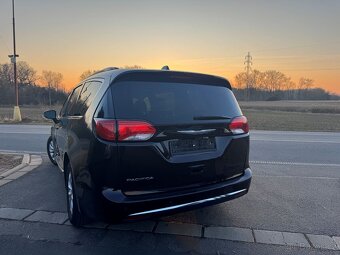 Chrysler Pacifica 3,6 RU 8 míst Kůže 2017 - 7