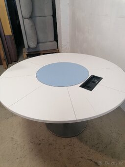 Kulatý kancelářský stůl do zasedačky s 220v, internet. - 7