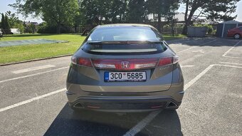Honda Civic 8g 1.8 - 7