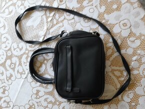 malá černá kabelka - 7