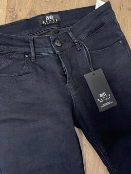 Black Whitnev Bootcut džíny nové s visačkou - 7