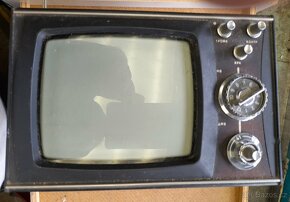 Prodám Sovětský přenosný televizor Šiljalis 402D. - 7