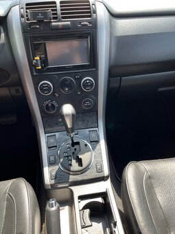 Suzuki Grand Vitara 2.4 - 7