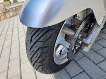 Suzuki Burgman 400 - 7