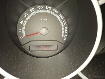 Kia Venga najeto 39000km - 7